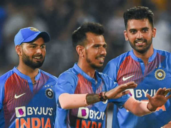 తొలి టీ20లో వికెట్ తీసిన చాహల్