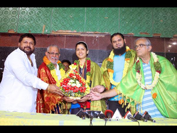 పాక్పై సాధించిన పధకం తెలంగాణకే అంకితం