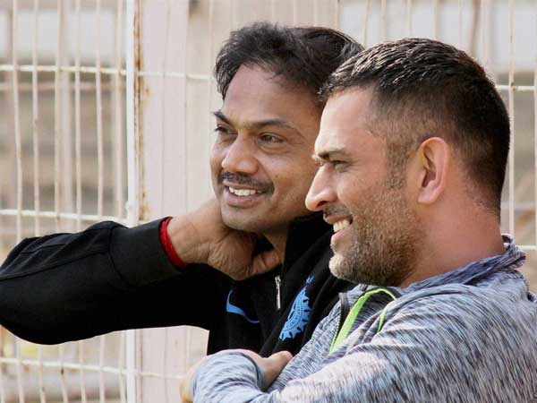 ఎమ్మెస్కే ప్రసాద్తో మాట్లాడిన ధోనీ