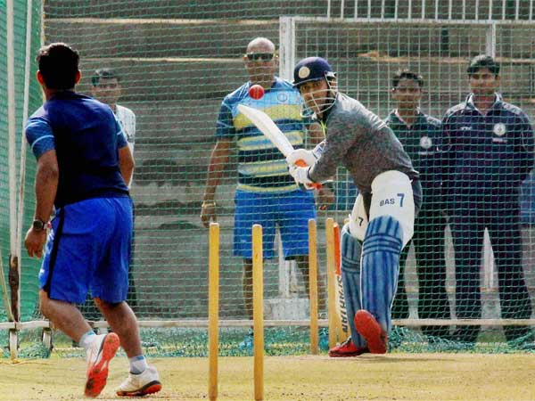 సహచరులతో కలిసి ప్రాక్టీస్లో పాల్గొన్న ధోని