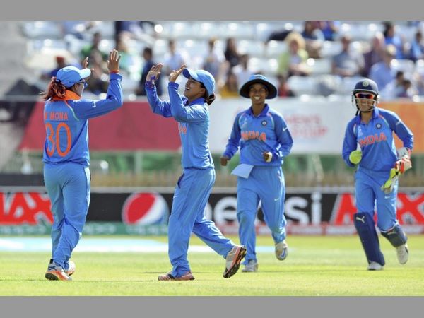 రెండో ఓవర్లోనే ఓపెనర్ ఆయేషా అవుట్