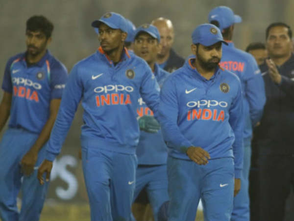నిరాశ పరుస్తున్న రోహిత్ శర్మ, పాండ్యా