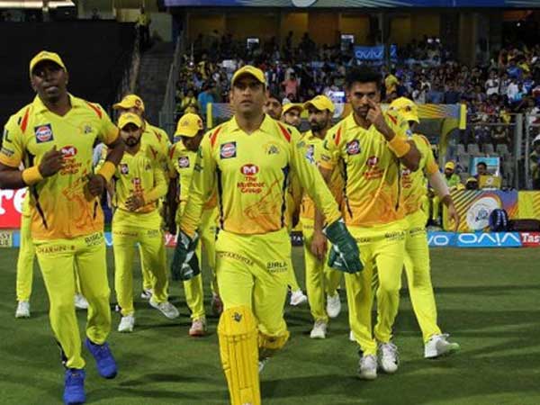 నల్ల దుస్తులతో వచ్చే వారికి అనుమతి లేదు