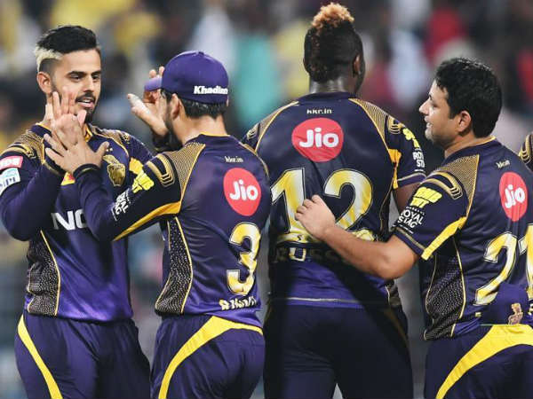 గ్రిప్ బాగుండటంతో సరైన ప్రదేశంలో బంతిని: