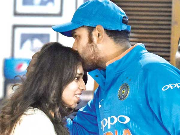 రోహిత్ భార్య చూస్తున్న సమయంలోనే సెంచరీ