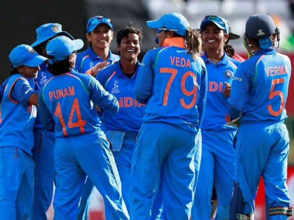 శ్రీలంక పర్యటనకు వెళ్లే భారత మహిళల జట్టు