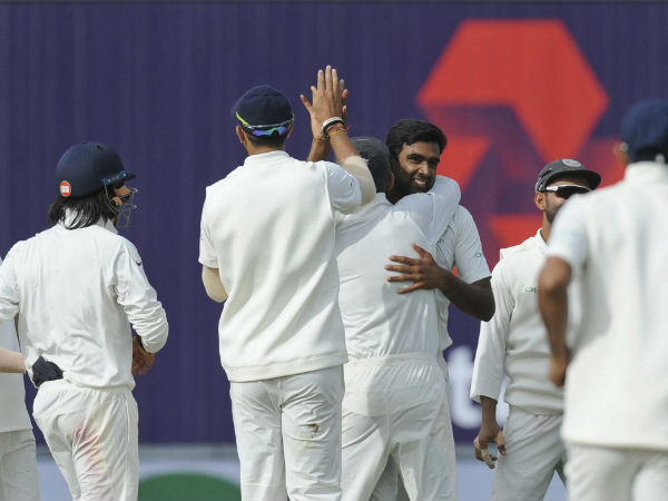 100 పరుగులకే 4 వికెట్లు