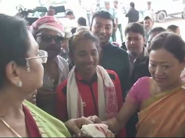 శ్రీమంత శంకరదేవ్ కళాక్షేత్రంలో సన్మానం