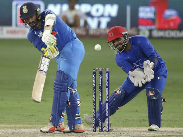 కీలక సమయంలో కార్తీక్ ఔట్, చివరికి మ్యాచ్ టై