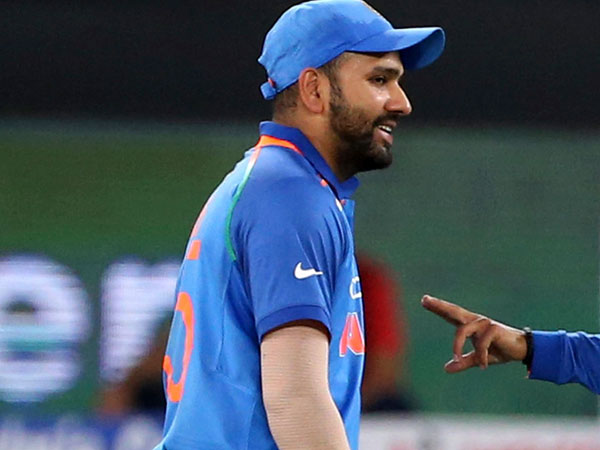 ధోనీ సూచన మేరకు రివ్యూకి వెళ్లిన రోహిత్