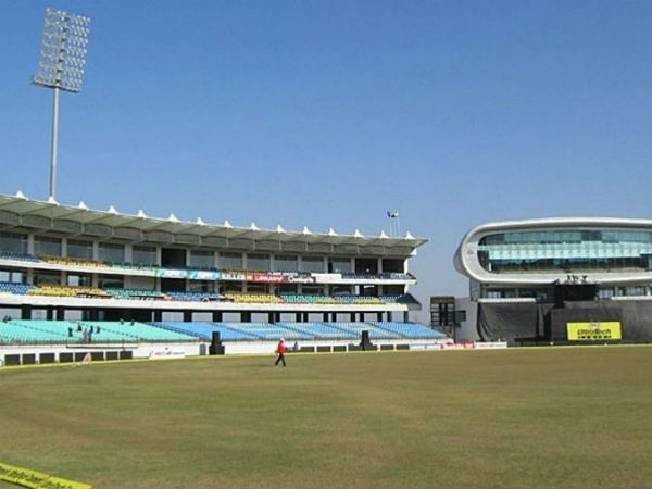 కార్పొరేట్ బాక్స్ ధర రూ.7 వేలు