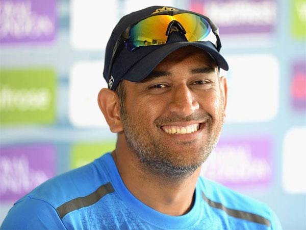 2014లో టెస్టులకి రిటైర్మెంట్ ప్రకటించిన ధోని