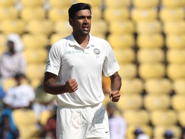 అనవసర పరుగు కోసం యత్నించి హెట్మెయిర్ రనౌట్