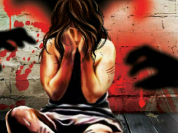 కబడ్డీ క్రీడాకారిణిని డ్రెస్సింగ్ రూమ్లో ఉండగా