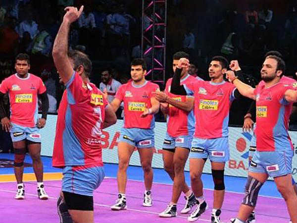 పుణెరి పల్టాన్తో పింక్పాంథర్స్ను ఓడించి