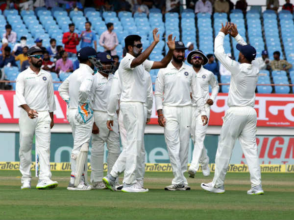 రెండో ఇన్నింగ్స్లో ఐదు వికెట్లు తీసిన కుల్దీప్ యాదవ్