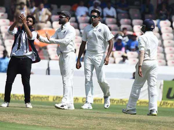 రాజ్కోట్ టెస్టులో కూడా ఇలాగే