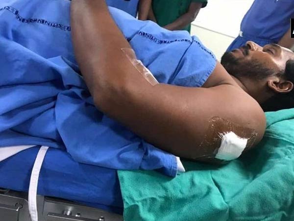 కోడిపందేలకు ఉపయోగించే కత్తితో