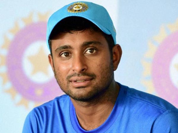 పరుగులు సాధిస్తున్నా.. వికెట్లు తీస్తున్నా..