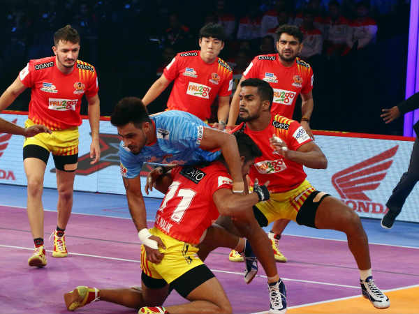 రెండో అర్ధభాగంలోనూ గుజరాత్ దూకుడు