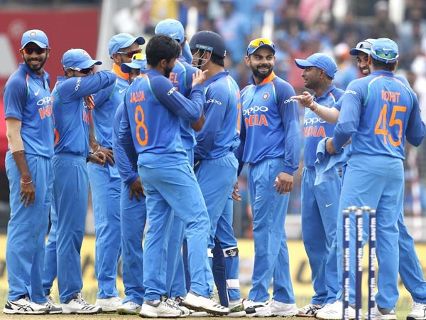 వన్డేల్లో 200 సిక్సులు బాదిన రోహిత్ శర్మ