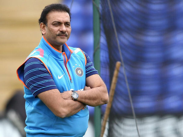 సీనియర్లతో కలిసి రవిశాస్త్రి