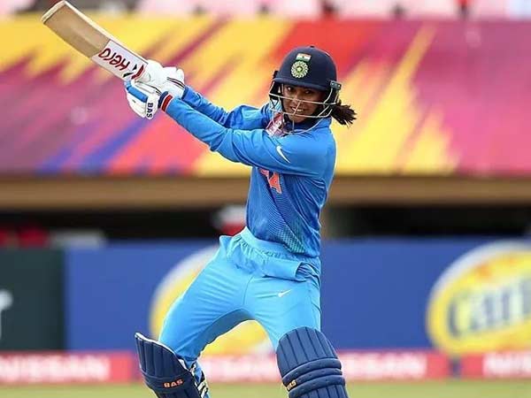స్మృతి 31 బంతుల్లోనే హాఫ్ సెంచరీ