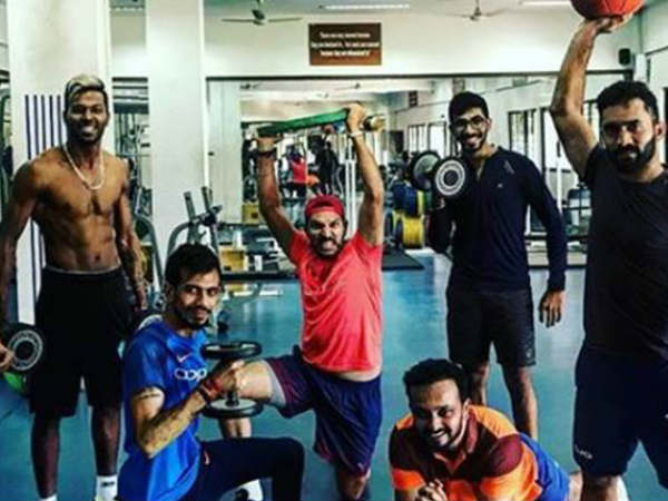 ఫోన్తోనే ఎక్కువ కాలక్షేపం చేసెదవరు?