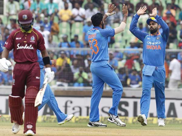 31.5 ఓవర్లలో 104 పరుగులకు ఆలౌట్