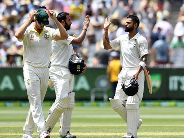 ఆసీస్ బౌలర్లను సమర్ధంగా