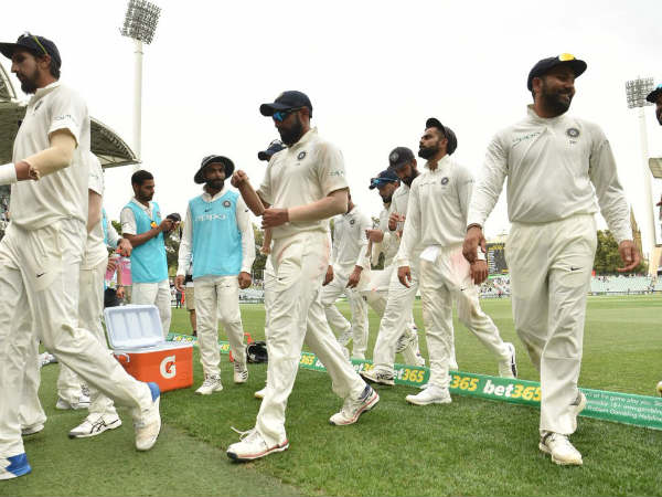 మళ్లీ ఆట మొదలు కాగానే, షమీకి మిగతా రెండు వికెట్లు
