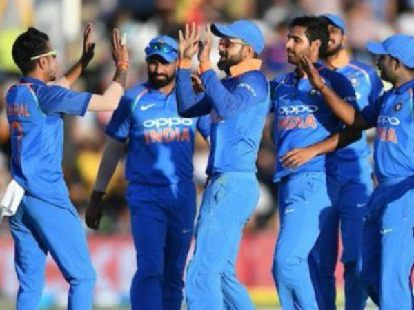 క్రీజు వెలుపలికి వచ్చి మరీ