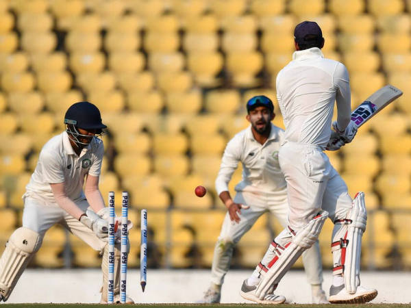 సెమీస్లో అంపైర్ తప్పిదం కారణంగా