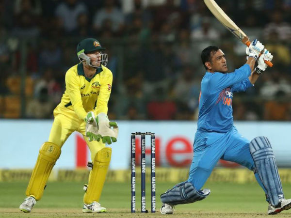 దూకుడుగా ఆడిన ధోని