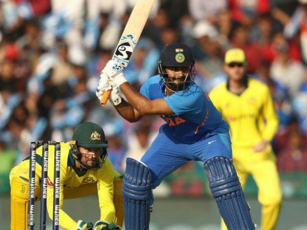 జట్టు స్కోరు 132 వద్ద రోహిత్ శర్మ పెవిలియన్కు