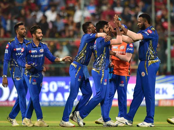 హార్దిక్ పాండ్యా బౌలింగ్లో వరుసగా 4, 6, 6 బాదిన డివిలియర్స్