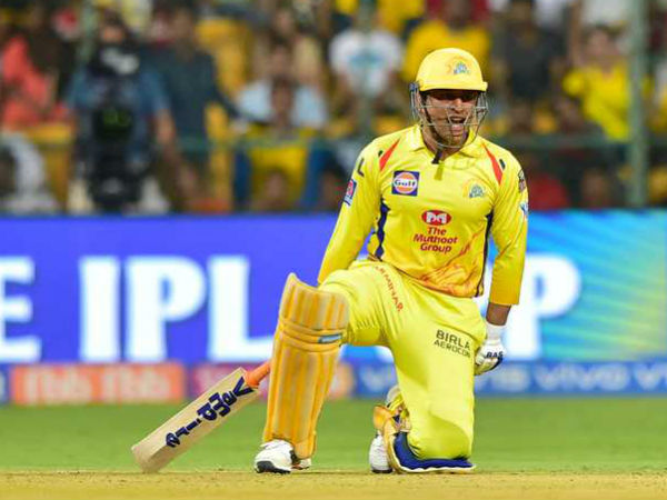 ఆఖరి ఓవర్లో 24 పరుగులు రాబట్టిన ధోని