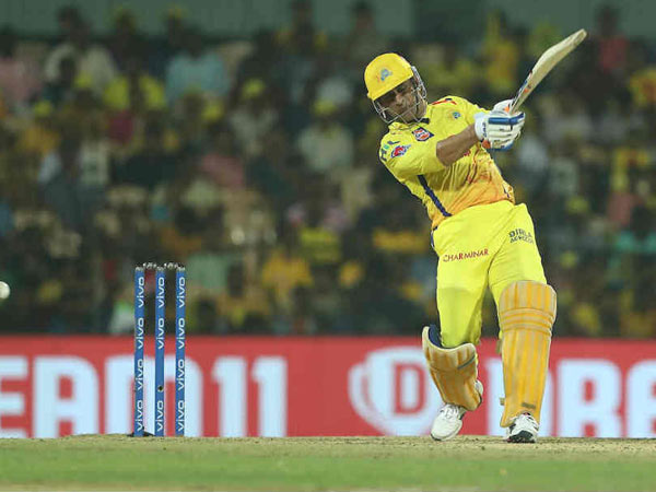 రైనాతో కలిసి దూకుడుగా ఆడిన ధోని