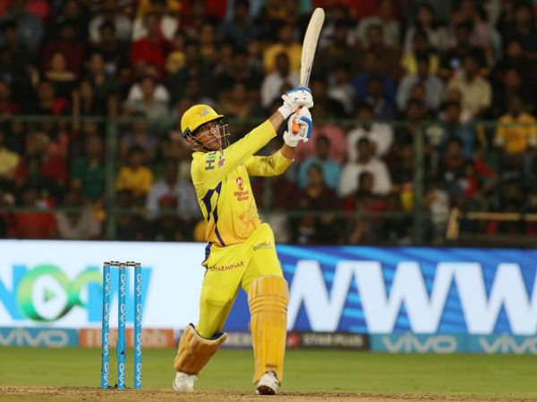 రైనాతో కలిసి నాలుగో వికెట్కి ధోనీ 61 పరుగులు
