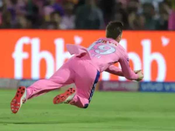 నొప్పితో విలవిల్లాడని స్టీవ్ స్మిత్ c