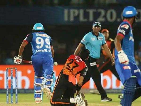 ఐపీఎల్ చరిత్రలో 'అబ్స్ట్రక్టింగ్ ద ఫీల్డ్'