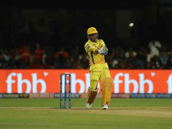 ఐపీఎల్లో 200 సిక్సర్లు బాదిన ధోని