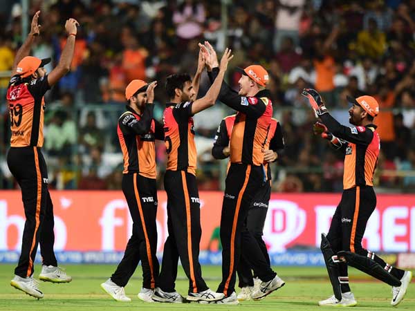 సన్ రైజర్స్ ప్లేఆఫ్కు చేరాలంటే కోల్కతా ఓడాలి