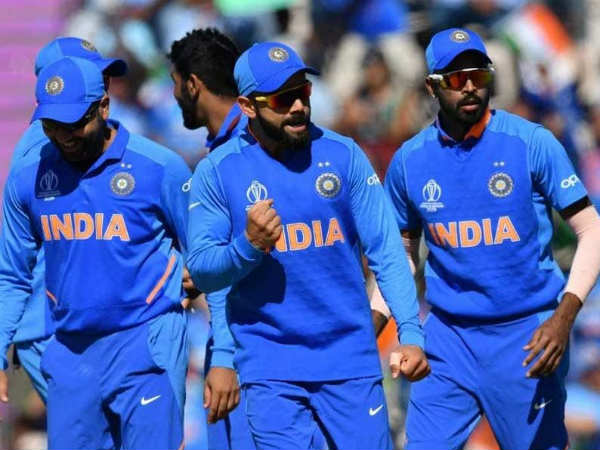 గేరు మార్చడానికి కష్టపడ్డ బ్యాట్స్మెన్లు