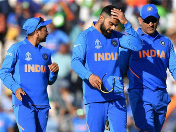 స్టైకింగ్ ఎండ్లోకి వచ్చిన విరాట్ కోహ్లీ