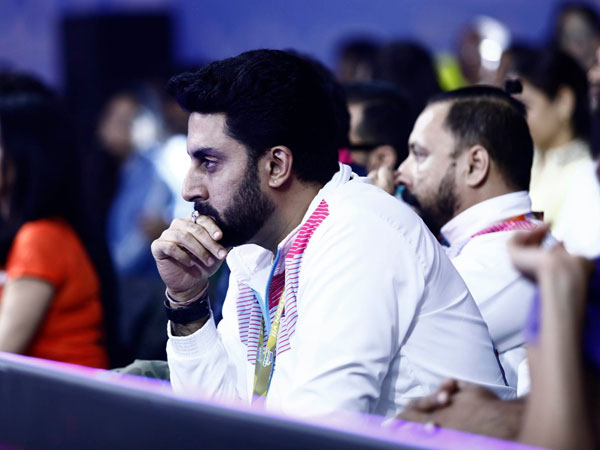 అభిషేక్ సందడి: