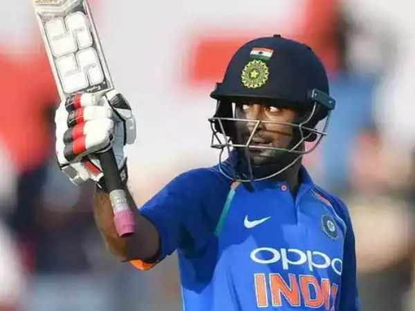 స్టాండ్ బైగా కూడా అతని పేరు లేనప్పటికీ