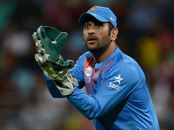 ధోని బ్యాటింగ్పై విమర్శలు..