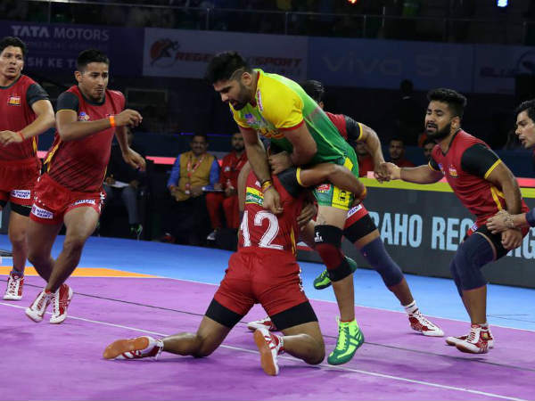బుల్స్ జోరు: