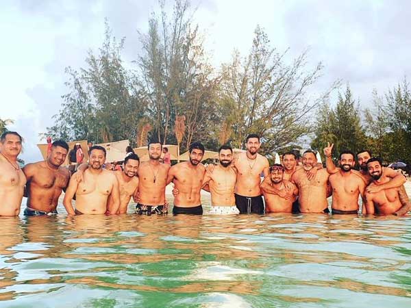 బీచ్ పార్టీలో కోహ్లీ సేన: